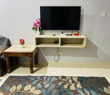 Kampung Jaya House | Family-Friendly ZR Homestay Chukai Kemaman with 3 Bedrooms