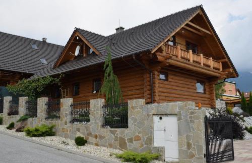 Nova Lesna House | Discover Zrubový dom - Moon Nová Lesná: Spa & Hot Tub Retreat