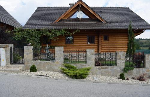 Nova Lesna House | Discover Zrubový dom - Moon Nová Lesná: Spa & Hot Tub Retreat