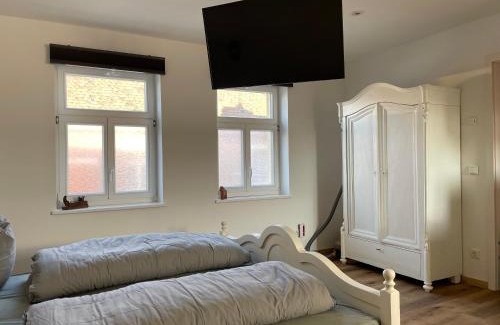 Frankenheim-Lindennaundorf Apartment | Relaxing Zschampert Hof near Leipzig with Oceanfront Views