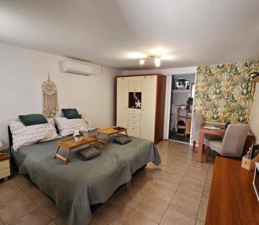 Kovagoszolos Apartment | Discover Zsonglak Vendégház: Family-Friendly Retreat