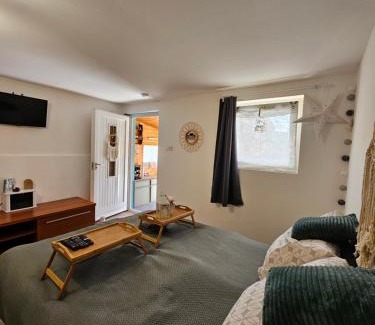 Kovagoszolos Apartment | Discover Zsonglak Vendégház: Family-Friendly Retreat