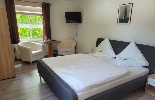 Kolonie Veenhusen Cottage | Discover Comfort at Gasthof zu den Linden - Breakfast Included