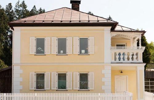 Kirchbichl House | Discover Zu Hause in Tirol: Family-Friendly & Pool Access