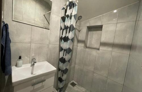 Vrbov House | Discover Zu Hause: Family-Friendly Stay with Great Reviews!