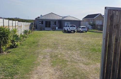 Nelson Mandela Bay House | Pet-Friendly Zufike Guesthouse for Family Getaways