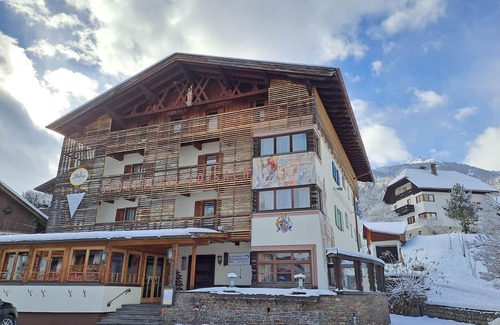 Lermoos House | Cozy Zugspitz Room with Pool & Spa at Loisach Smarthotel
