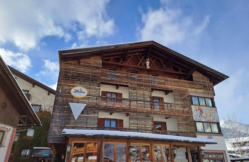 Lermoos House | Inviting Zugspitz Room with Scenic Views at Loisach Smarthotel