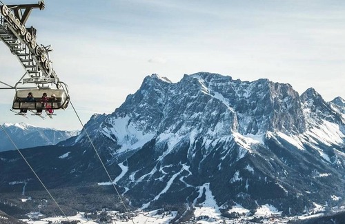 Lermoos House | Inviting Zugspitz Room with Scenic Views at Loisach Smarthotel