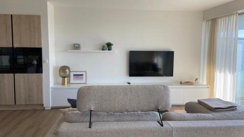 Nieuwpoort-aan-Zee Apartment | Prime Location in Nieuwpoort with Sun Terrace and Ocean Views