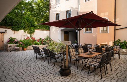Berching Hotel | Explore the Comfort of Zum Dallmayr Hotel Garni, Rated 9.1