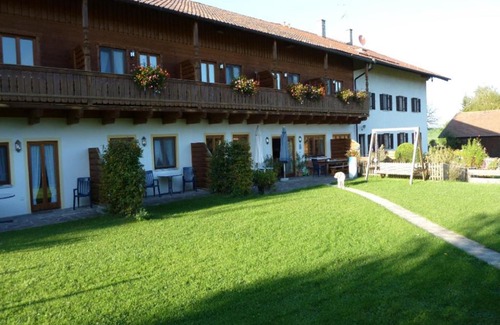 Munchen District Apartment | Family-Friendly Escape at Zum Dammerbauer - Rated 8/10