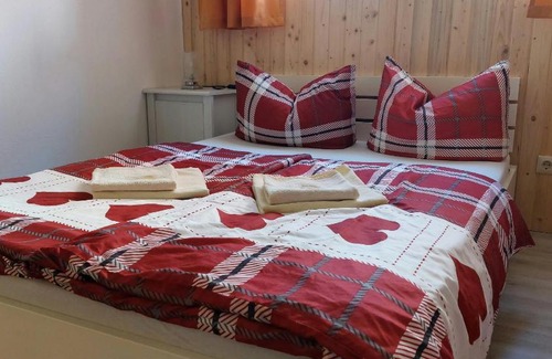Niederhausen House | Discover Zum Stausee: Family-Friendly with Great Amenities