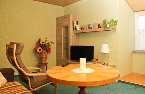 Lubbenau/Spreewald Apartment | Family-Friendly Retreat at Zum Dorfschullehrer with Kitchen
