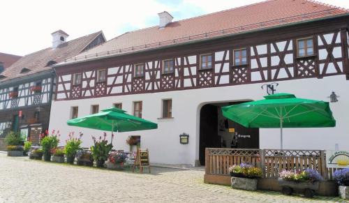 Neualbenreuth House | Discover Zum Egerländer Fachwerkhof: Family-Friendly Stay
