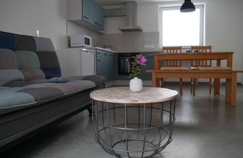 Ilbesheim Apartment | Discover Ocean View Comfort at Zum Hühnerheisel