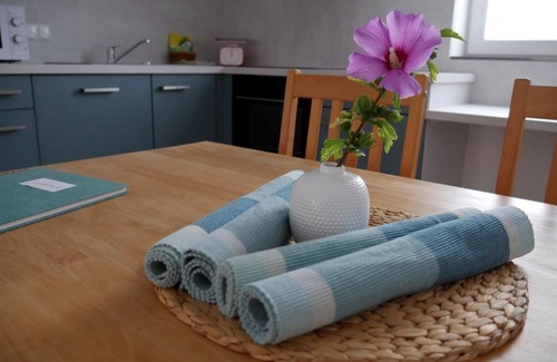 Ilbesheim Apartment | Discover Ocean View Comfort at Zum Hühnerheisel