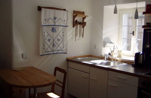 Schernfeld House | Discover Comfort at Zum Kirchenschuster with Breakfast Included
