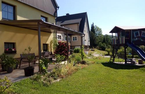 Seiffen Apartment | Child-Friendly Retreat at Zum-Seiffener-Sprengmeister
