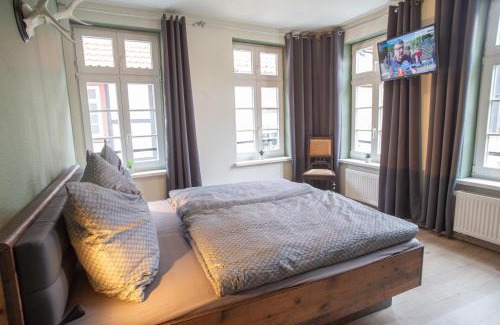 Wernigerode Old Town Apartment | Explore Zum Stadtknecht: Family-Friendly with Parking