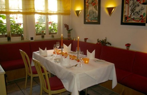 Markgroningen Hotel | Pet-Friendly Retreat at Zum treuen Bartel with Breakfast!