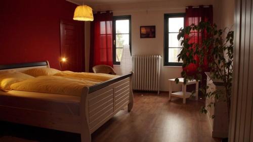 Sandau Villa | Pet-Friendly Retreat at Zum Veltenhaus - Guest Rated 9.3