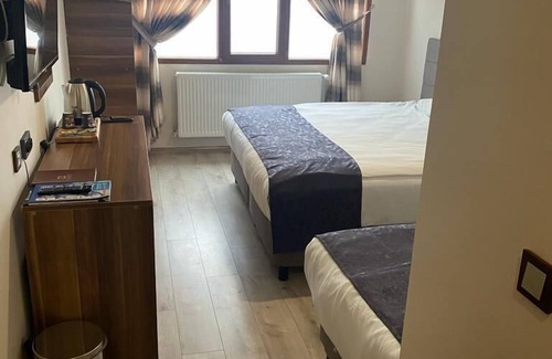 Melikgazi Hotel | Elegant Zumrut Palas Hotel: Guest Rated 9.4/10 & Family Friendly