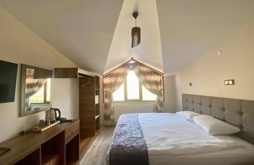 Melikgazi Hotel | Elegant Zumrut Palas Hotel: Guest Rated 9.4/10 & Family Friendly