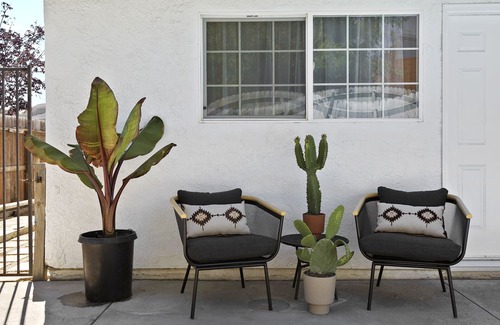Ventura House | Experience Zuni Tranquillo: Pool Oasis in Ventura Bay