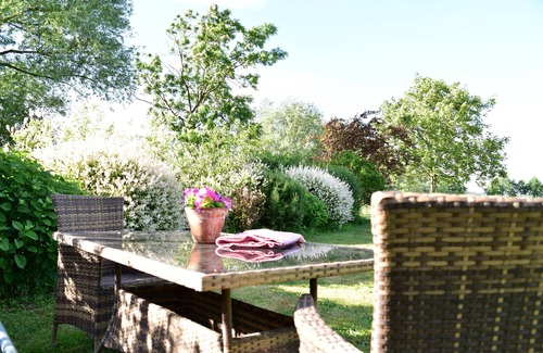 Hohennauen Apartment | Relaxing Retreat at Zur Abendsonne in Westhavelland