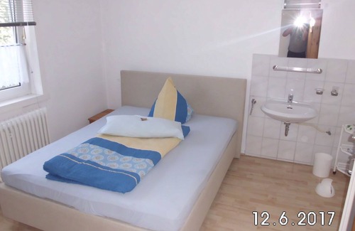 Guxhagen Hotel | Comfortable Stay at Zur alten Fuldaschleife with Breakfast