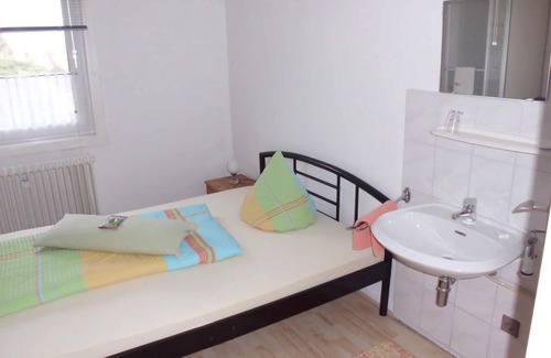 Guxhagen Hotel | Comfortable Stay at Zur alten Fuldaschleife with Breakfast