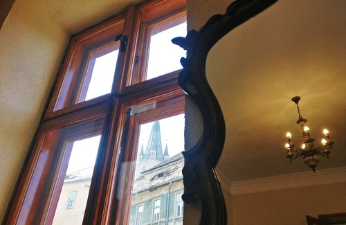 Historic Center Apartment | Family-Friendly Stay at Zur Krone - Central Apartment