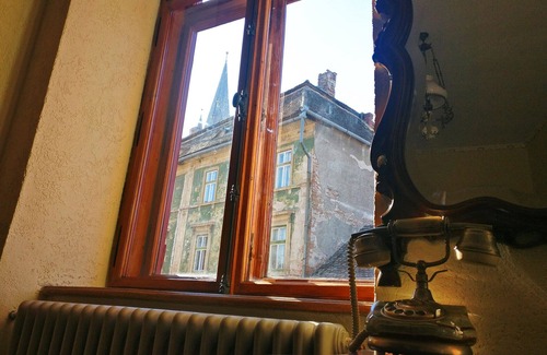 Historic Center Apartment | Family-Friendly Stay at Zur Krone - Central Apartment