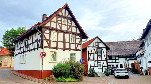Heringen House | Pet-Friendly Getaway at Zur Krone - Ferienhaus 2