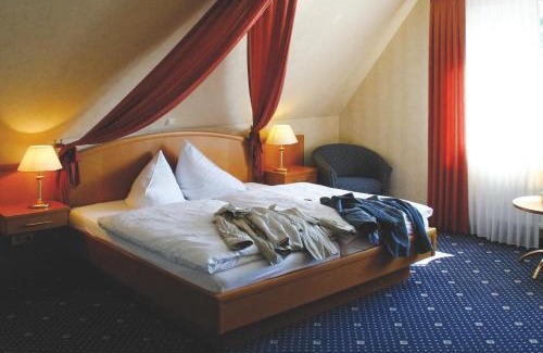 Heede Hotel | Cozy Retreat at Zur Linde with Hot Tub and Restaurant