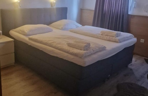 West Hotel | Discover Comfort at Zur Schönen Aussicht with Breakfast Included
