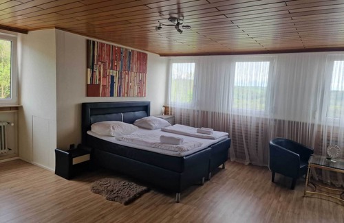 West Hotel | Discover Comfort at Zur Schönen Aussicht with Breakfast Included