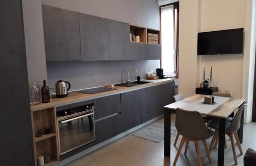 Ponte Seveso Apartment | Convenient Bilocale Near Stazione Centrale - Rated 9.5/10