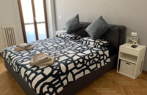 Ponte Seveso Apartment | Convenient Bilocale Near Stazione Centrale - Rated 9.5/10