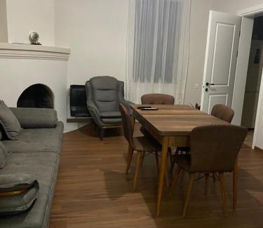 Mtsvane Kontskhi House | Cozy Zurkas’ Guesthouse: Perfect for Families on a Budget
