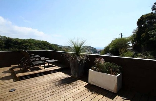 Kotsubo Cottage | Oceanfront Zushi-Kamakura House with Scenic Views