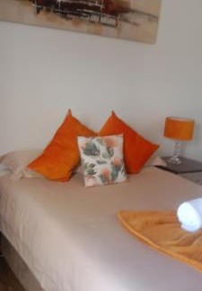 Grahamstown Bed & Breakfast | Zuzani Ikhaya B&B