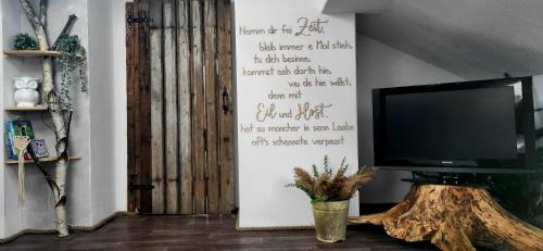 Zwoenitz Apartment | Pet-Friendly Getaway at Zwönitz-Liebe with High Ratings