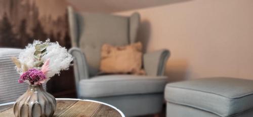 Zwoenitz Apartment | Pet-Friendly Getaway at Zwönitz-Liebe with High Ratings