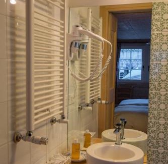 Riale House | Oceanfront Retreat at Zwargji - Rated 9.4 by Guests