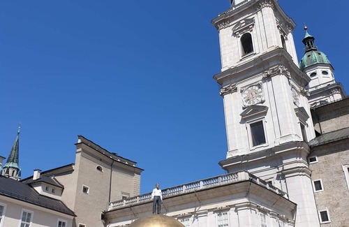 Nonntal House | Elegant Two-Bedroom Apartment with Ocean View at Via Roma