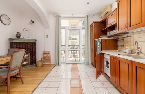 Wesoła Zachod Apartment | Prime Cracow Stay with 2 Bedrooms, Wifi & Balcony