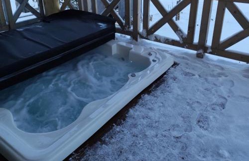Zab Ski Chalet | Relaxing Zymbiańsko Chałupa 2 with Hot Tub & Family Focus