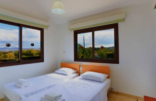 Latchi House | Relax at Zypern Villa Latsi Beach with Kitchen Amenities